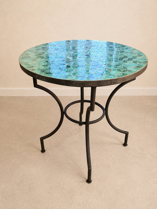 Mozaïeke licht blauwe tafel