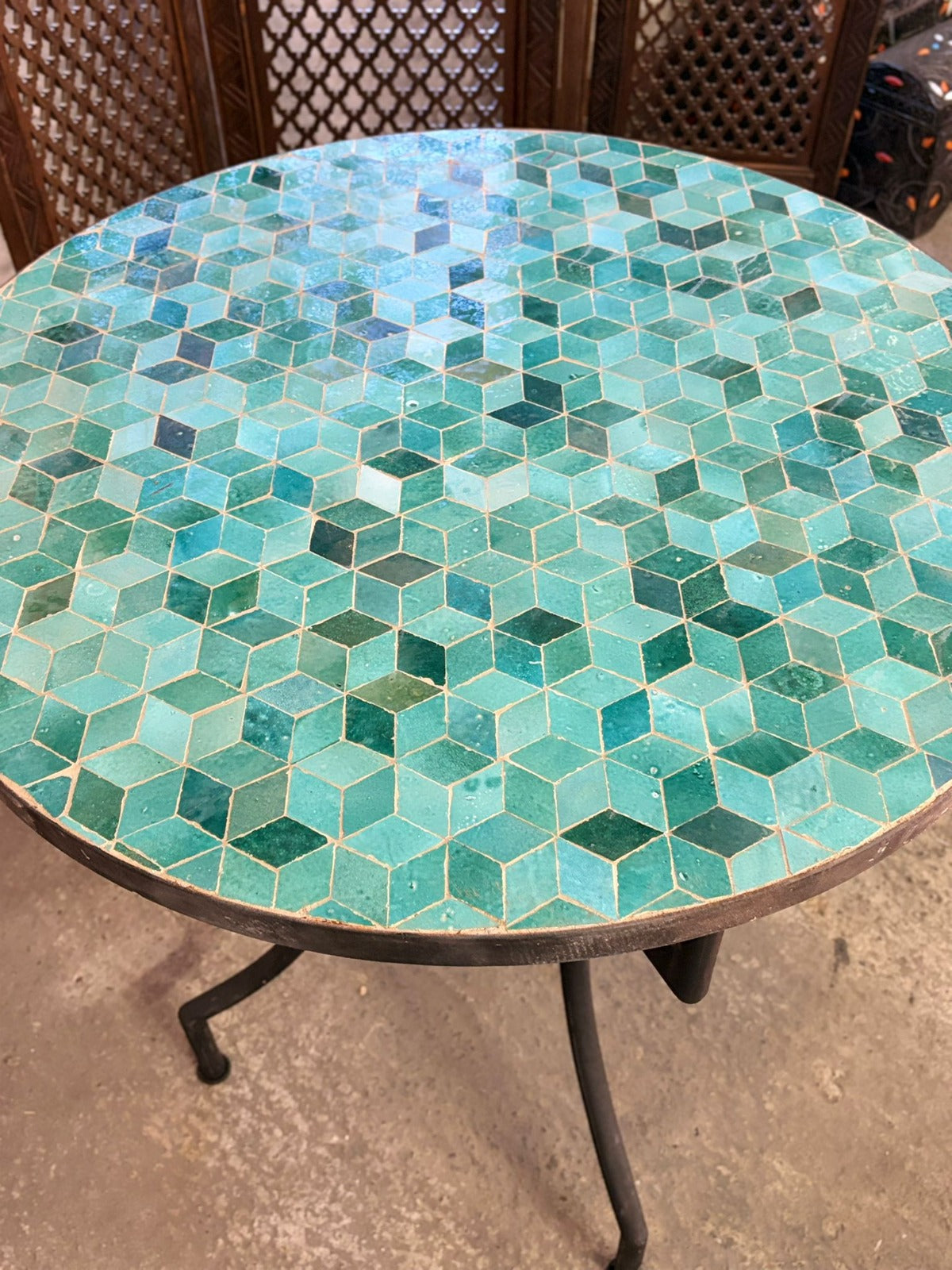 Mozaïeke licht blauwe tafel