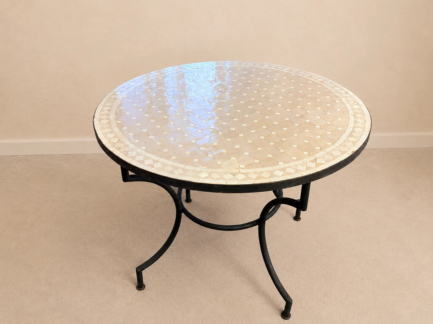Natuursteen mozaïek crème tafel